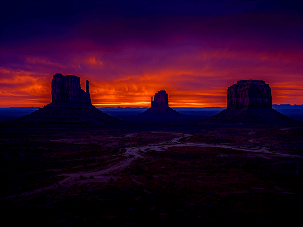 Monument Valley buttes at du